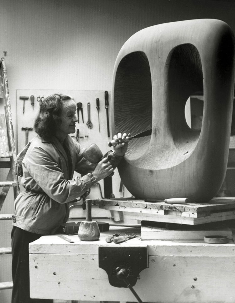 Barbara Hepworth la scultrice a cui è dedicato il doodle di oggi