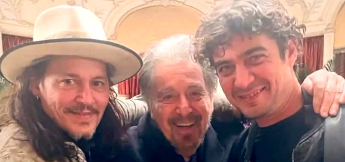 Johnny Depp Al Pacino E Riccardo Scamarcio Fa Il Giro Del Web La Foto