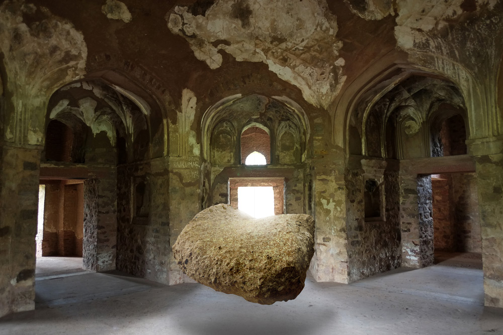 Chen Guanghui, Floating Rock (2017; gres, 50 x 65 x 70 cm)