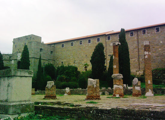 I resti della Basilica Romana