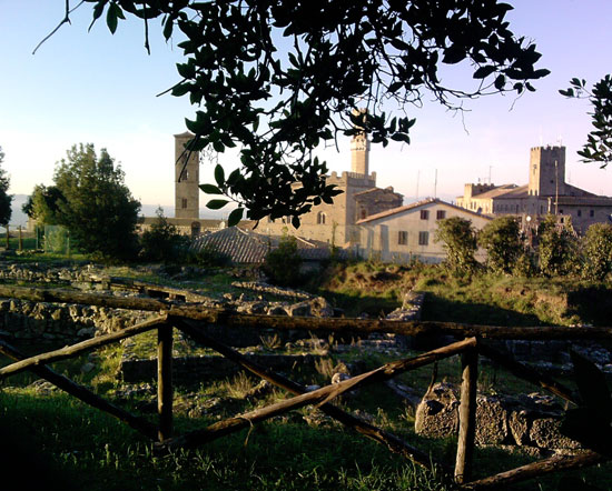 L'acropoli di Volterra, con la città sullo sfondo