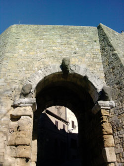 La Porta all'Arco di Volterra