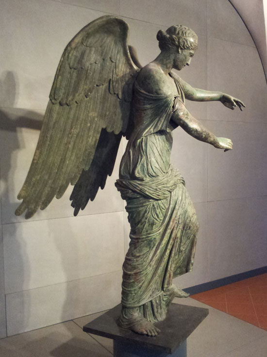 La statua della Vittoria alata