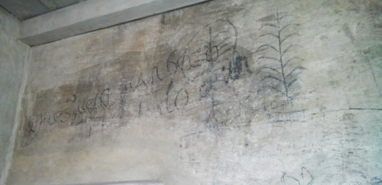 Scritte quattrocentesche sopravvissute su una delle pareti della Torre