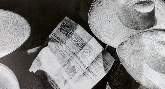 Tina Modotti, Campesinos leyendo el machete