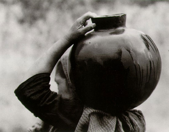 Tina Modotti, Mujer con olla