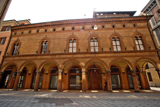 Facciata di Casa Saraceni a Bologna