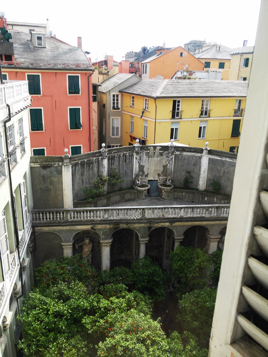 La vista sul giardino dalla Galleria