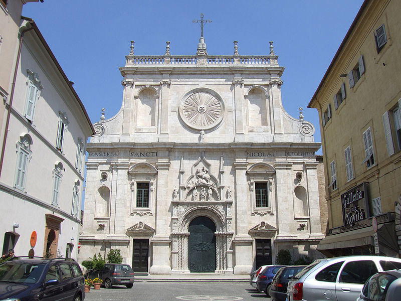 La Facciata della Basilica di San Nicola da Tolentino