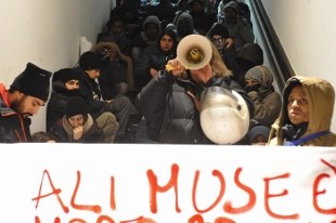 La protesta degli immigrati a Palazzo Strozzi