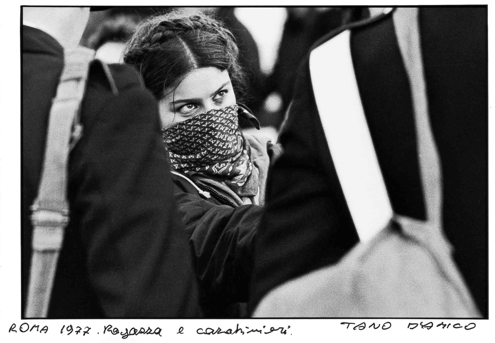 Tano D'Amico, Ragazza e carabinieri a Roma (1977)