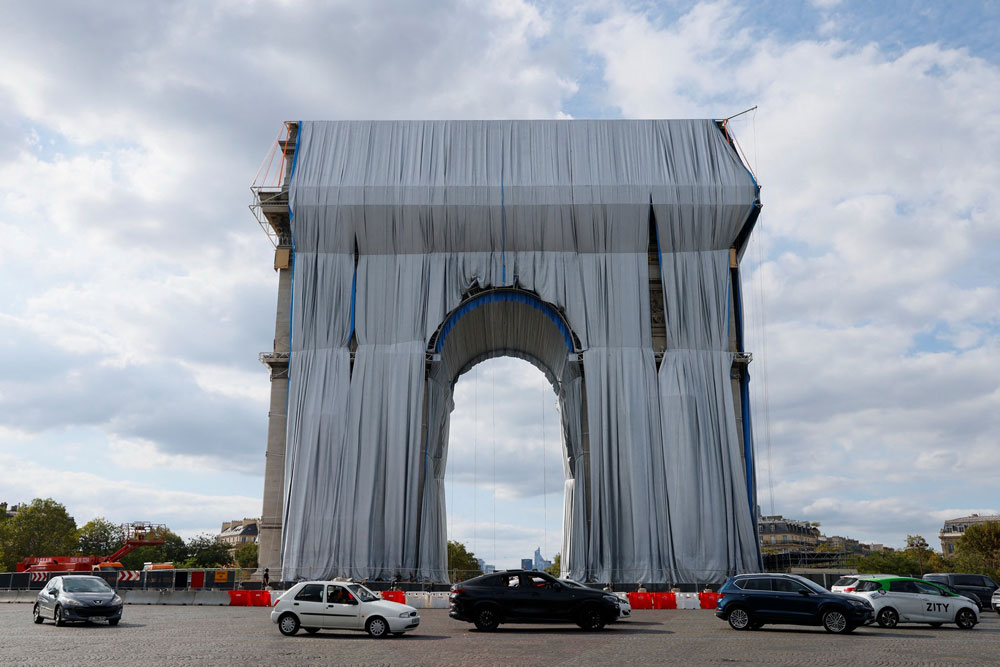 Parigi, Dopo 60 Anni Si Avvera Il Grande Sogno Di Christo E Jeanne ...