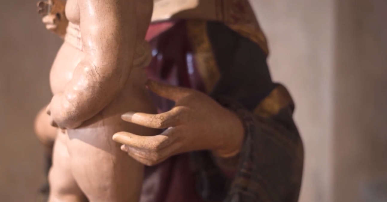 Jacopo della Quercia, Virgen con el Niño, detalle