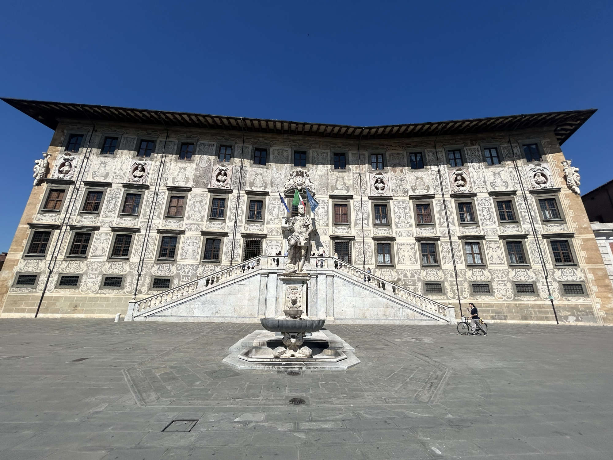 Palazzo della Carovana, la fachada. Foto: Jacopo Suggi