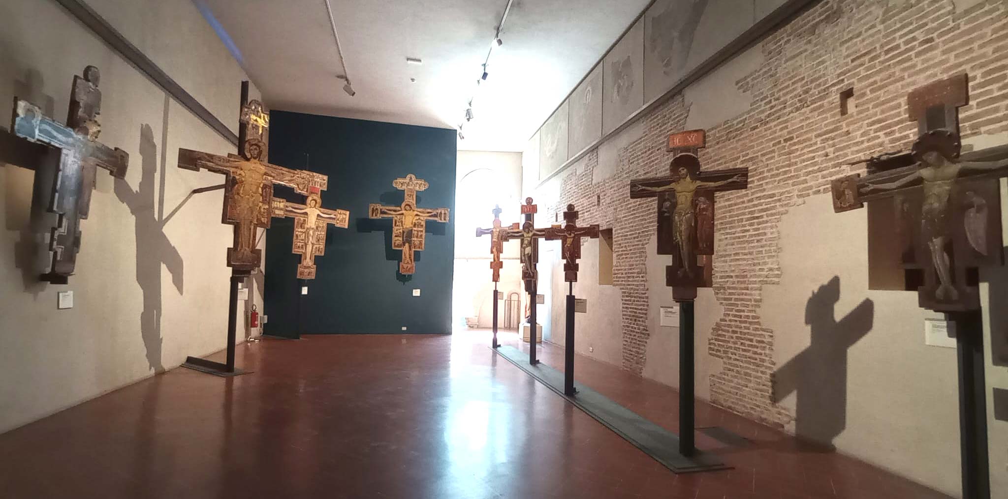 Cruces pintadas del Museo Nacional de San Mateo de Pisa