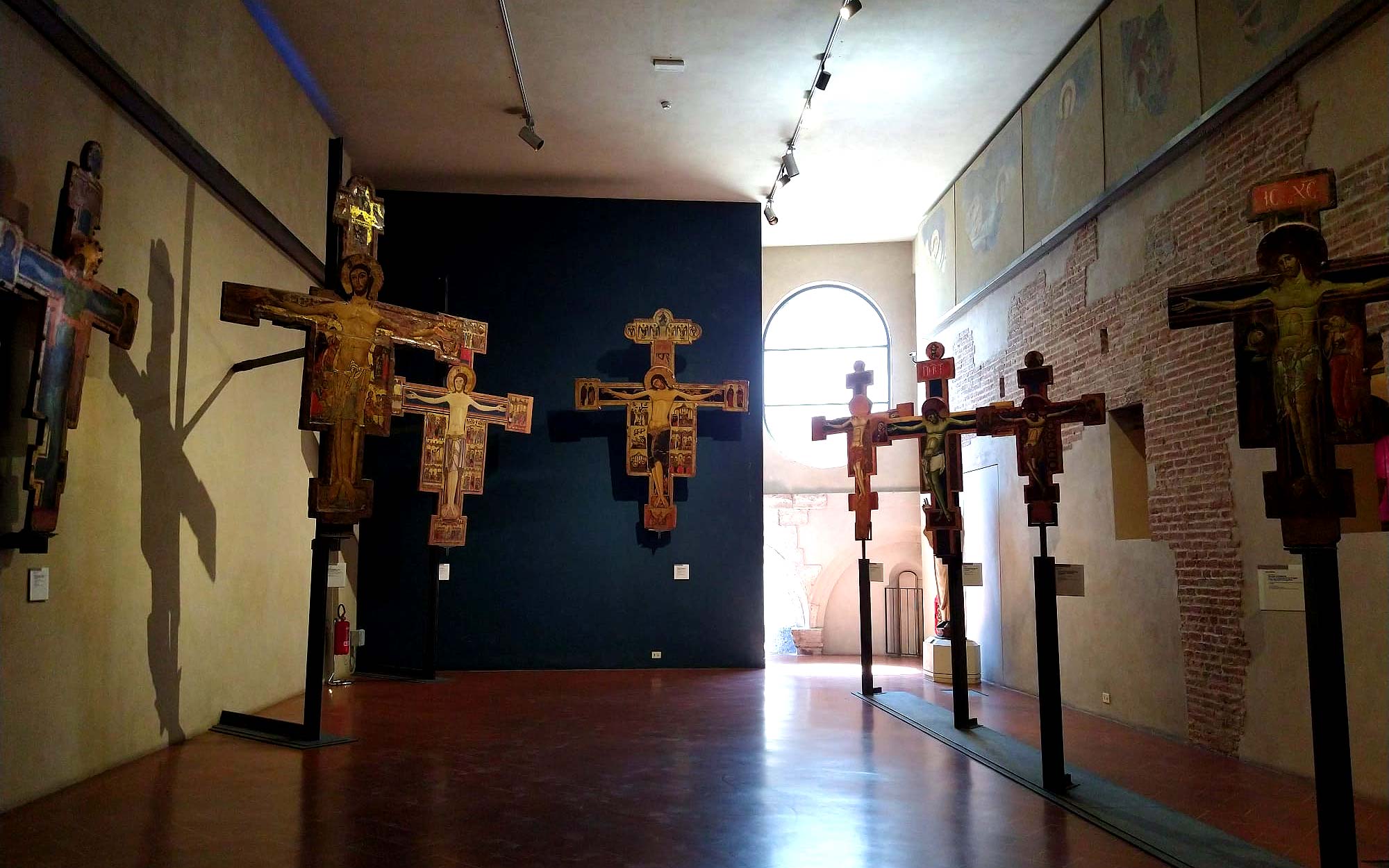 Cruces pintadas del Museo Nacional de San Mateo de Pisa