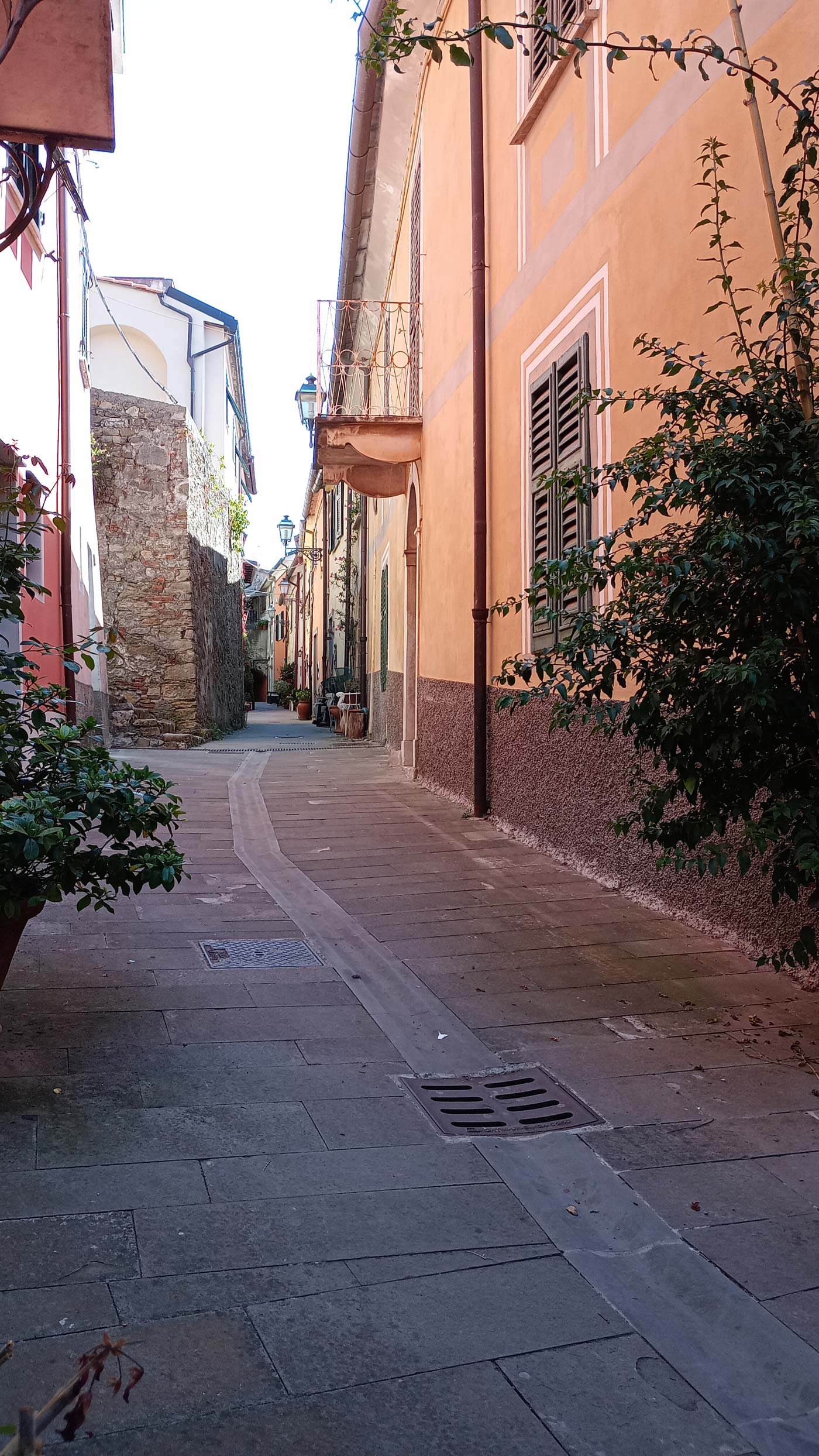 Via di Mezzo