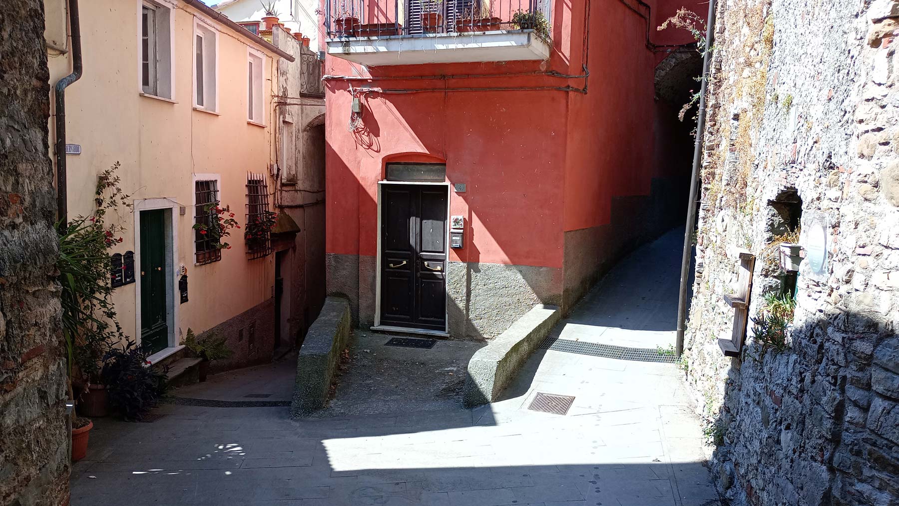 Alleys in Trebiano Magra