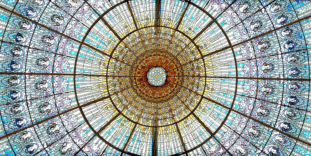 The glass panes of the dome. Photo: Josep Renalias