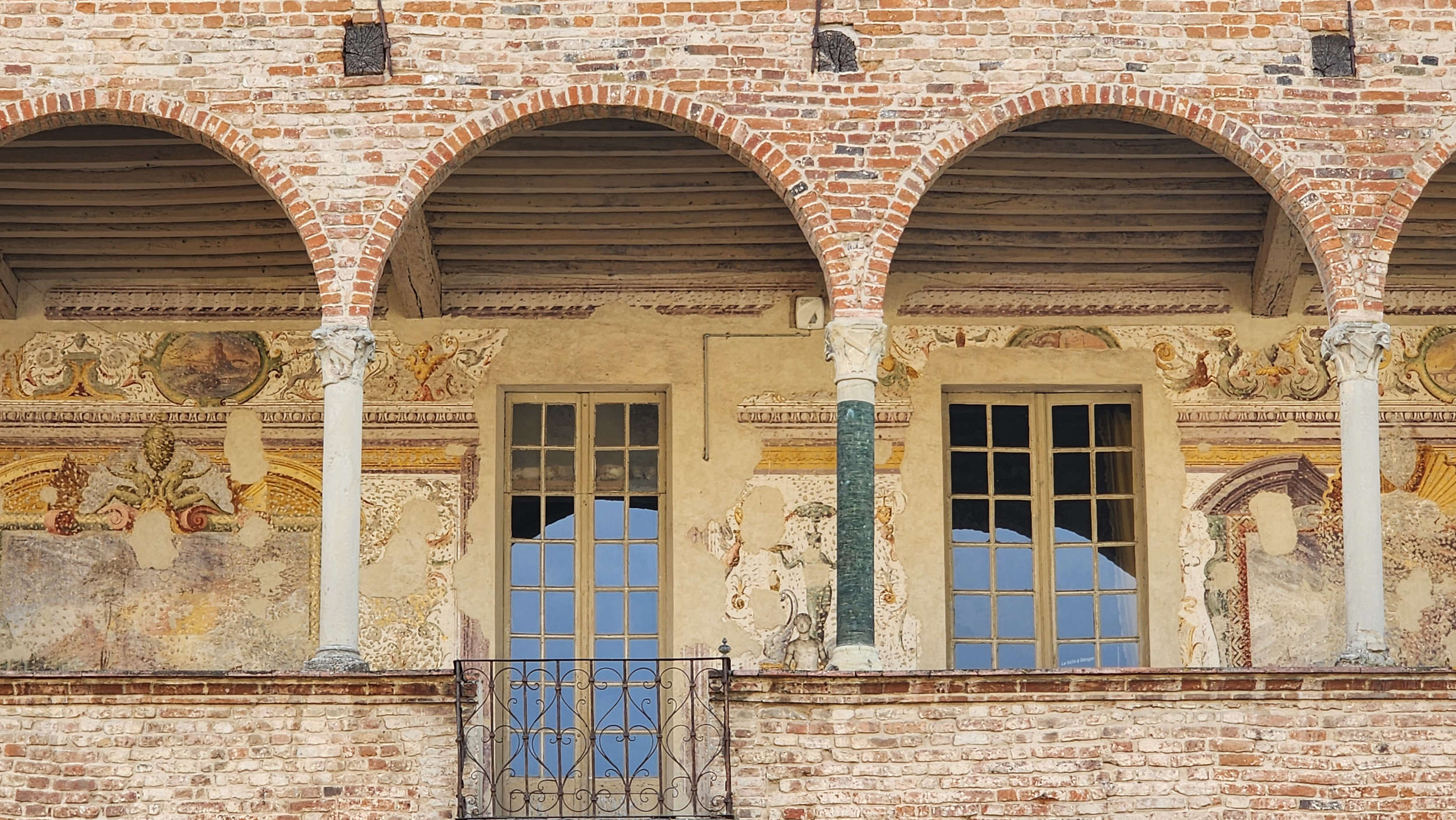 Forteresse de Fontanellato, Loggia extérieure