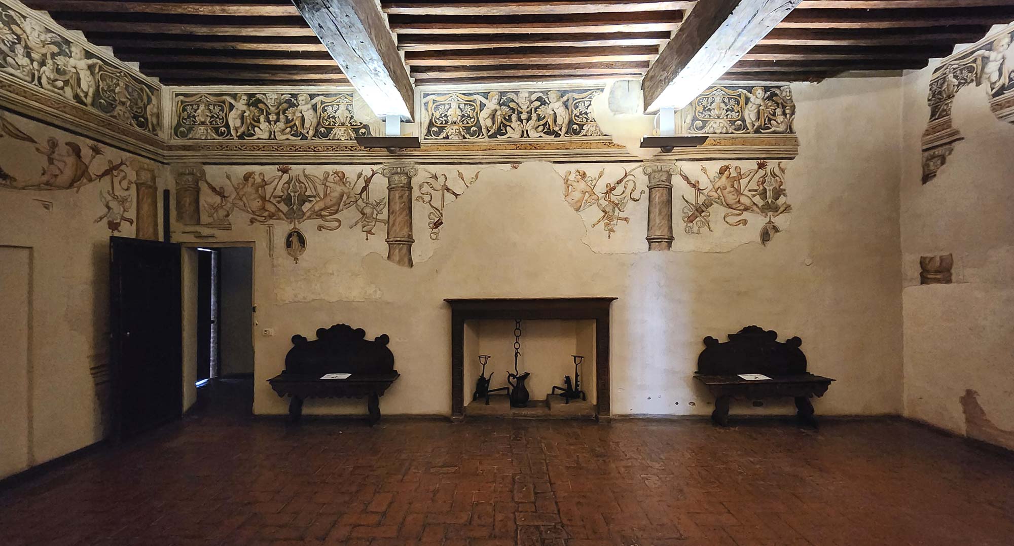 Salle des femmes équilibristes