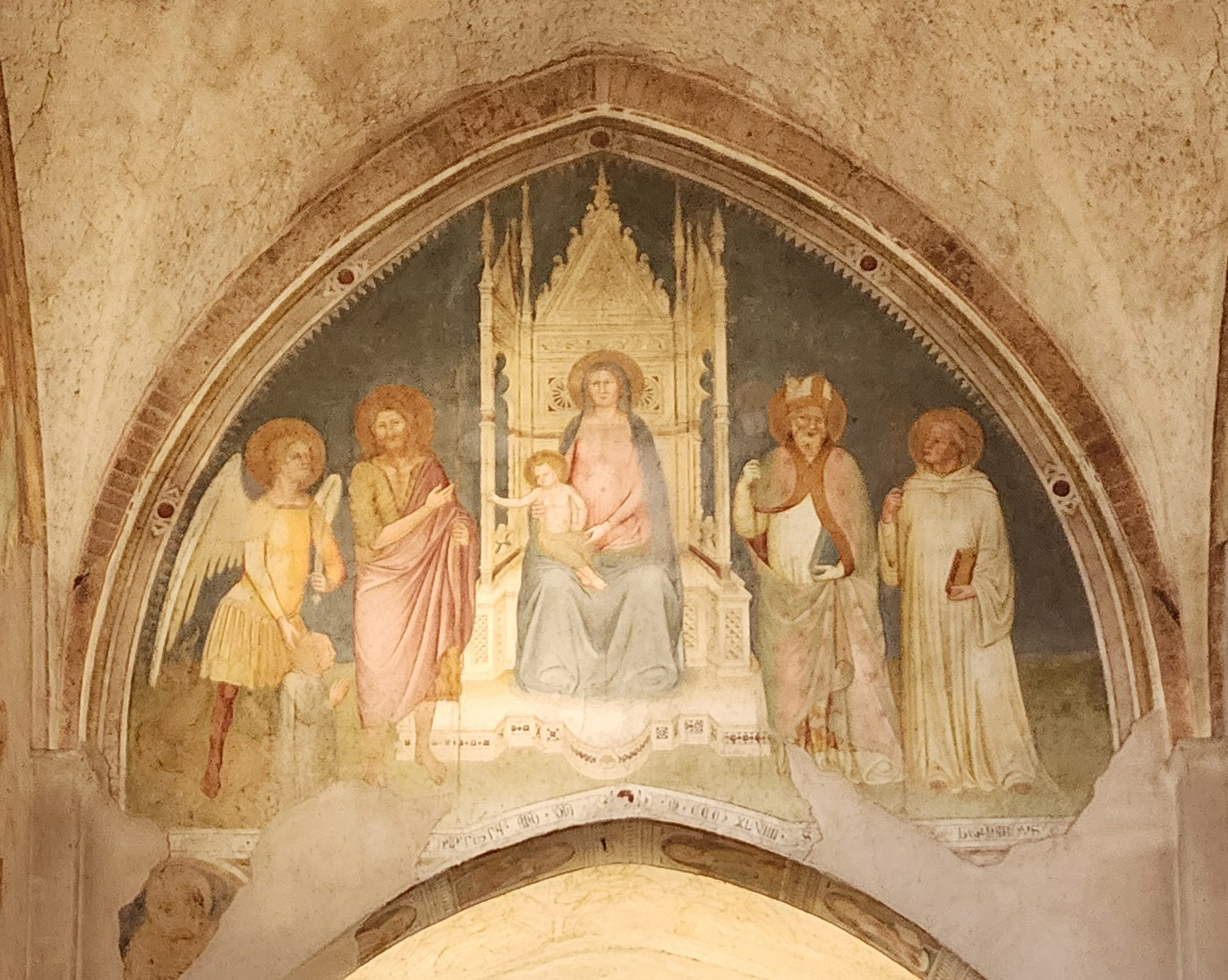 La fresque de la Vierge à l'enfant et des saints de 1349