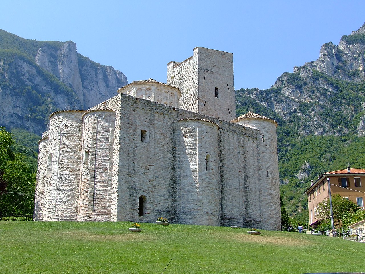 Abbaye de San Vittore delle Chiuse