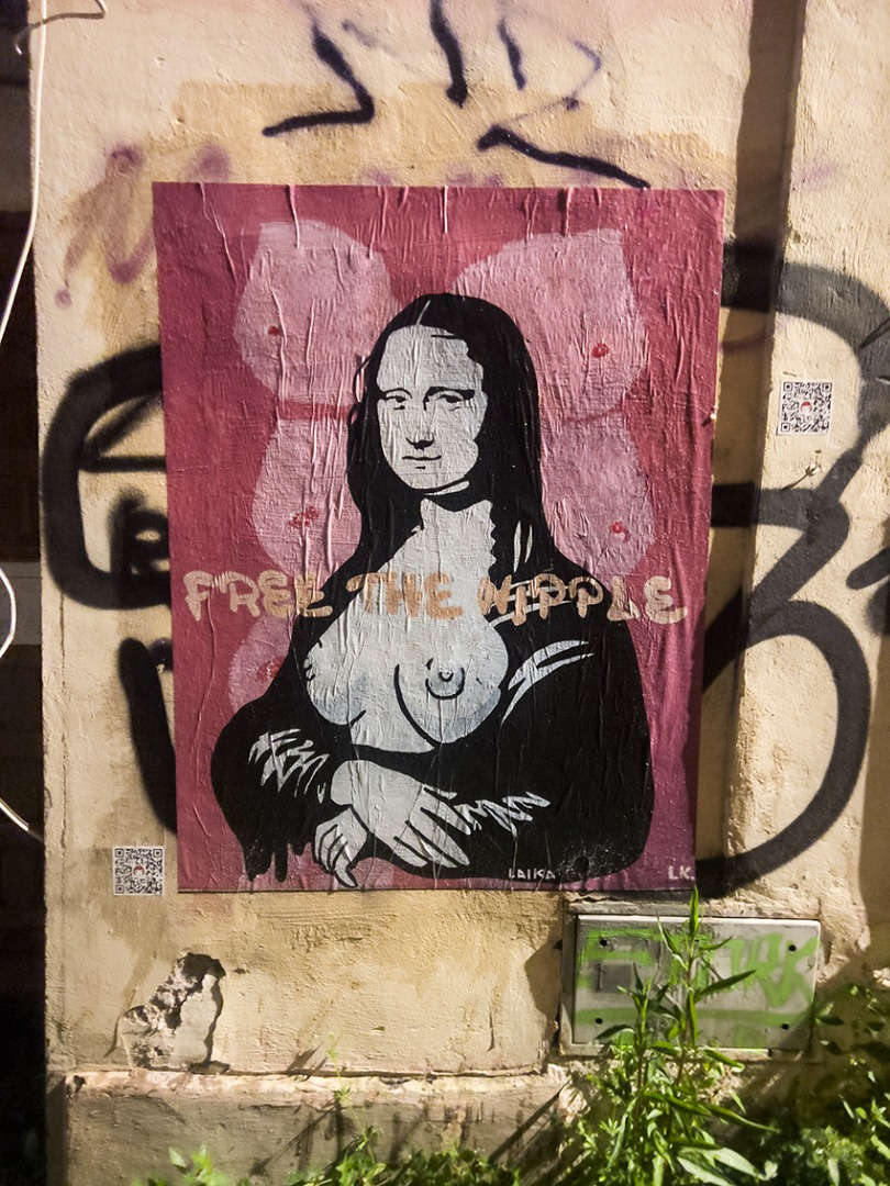 La Mona Lisa con las tetas al aire: la obra de arte callejero de Laika para  el Día del Pezón Libre