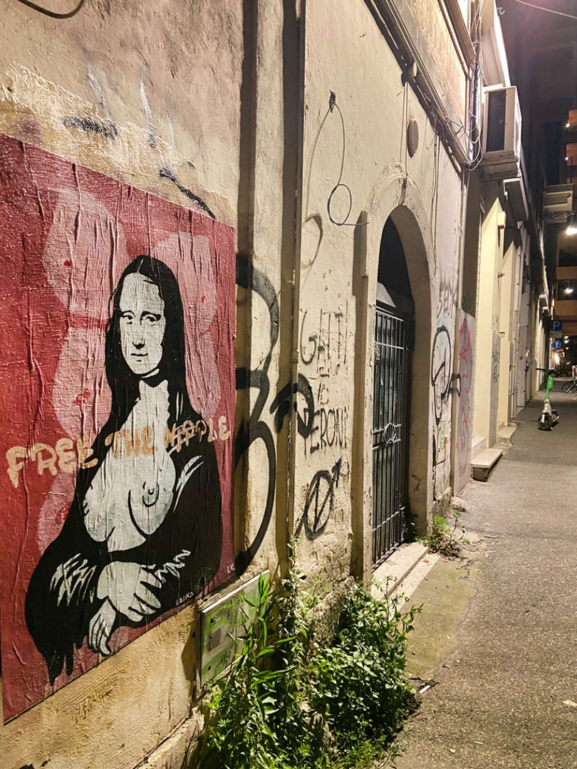 La Mona Lisa con las tetas al aire: la obra de arte callejero de Laika para  el Día del Pezón Libre