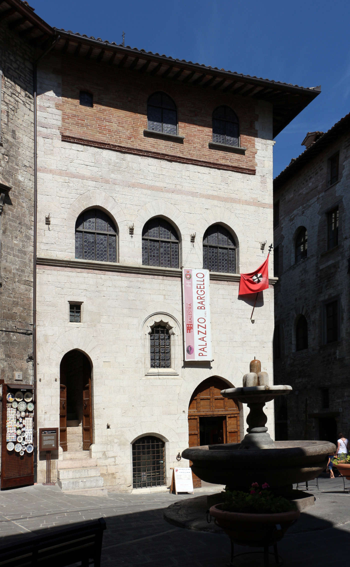 Palazzo del Bargello und der Brunnen der Verrückten. Foto: Francesco Bini