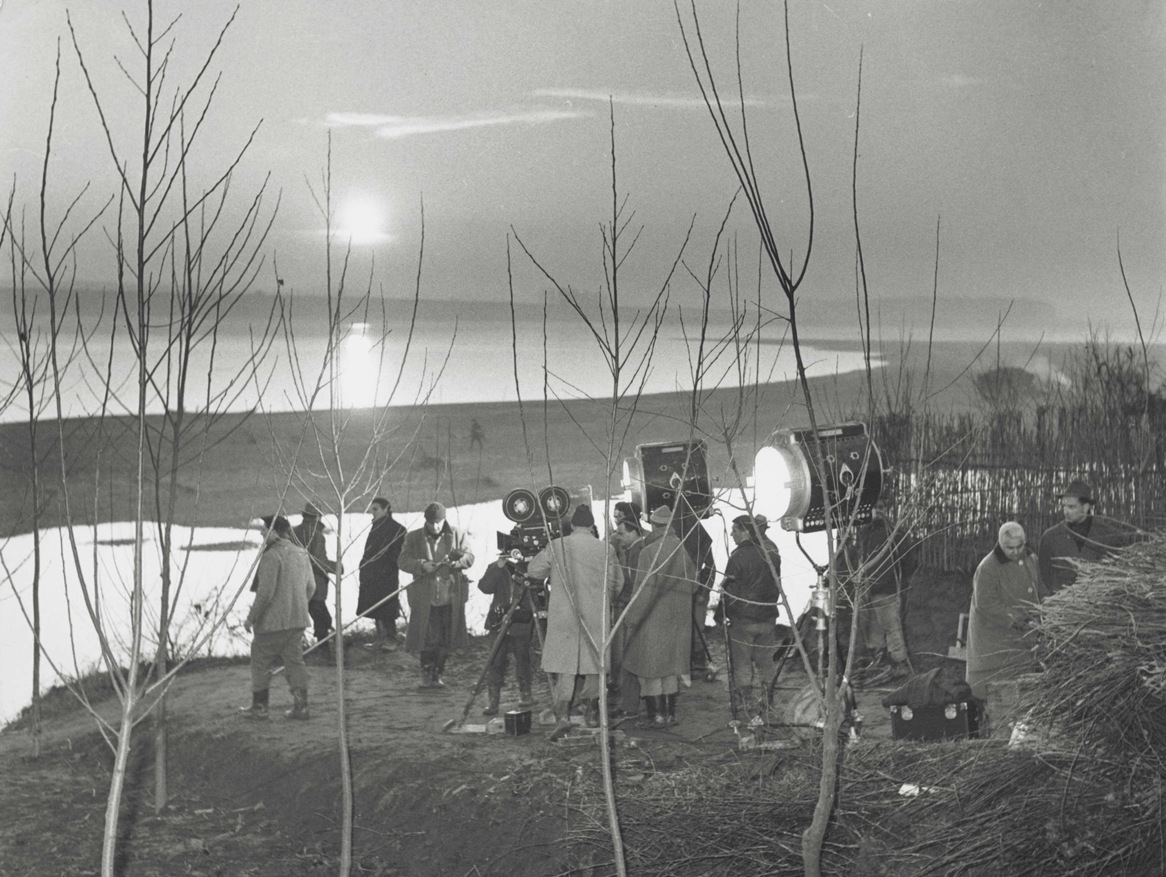 Sur le plateau de tournage de The Cry, 1957