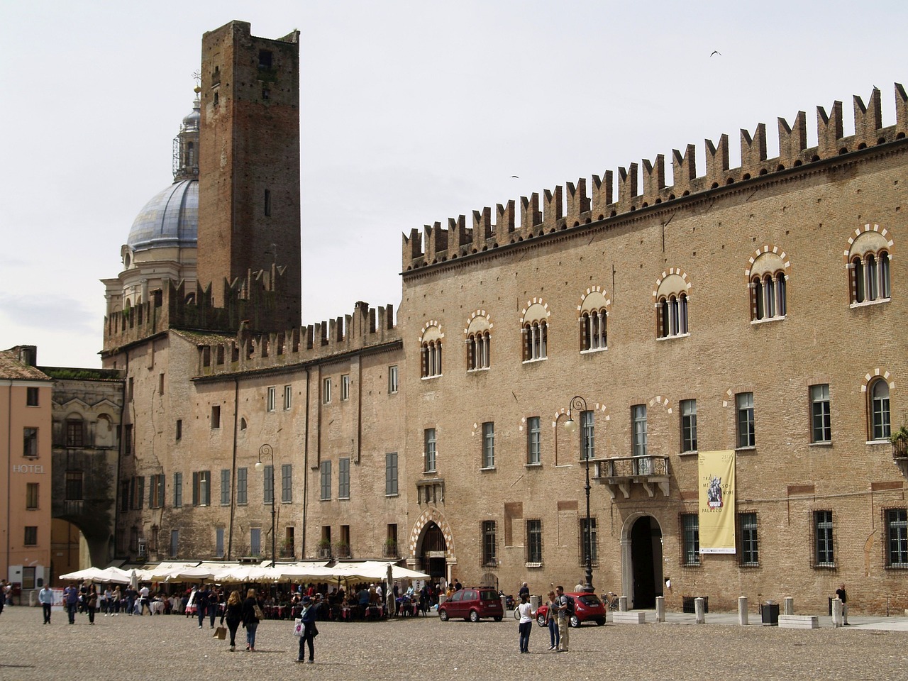 Piazza Sordello. Photo : Pixabay/alex1965