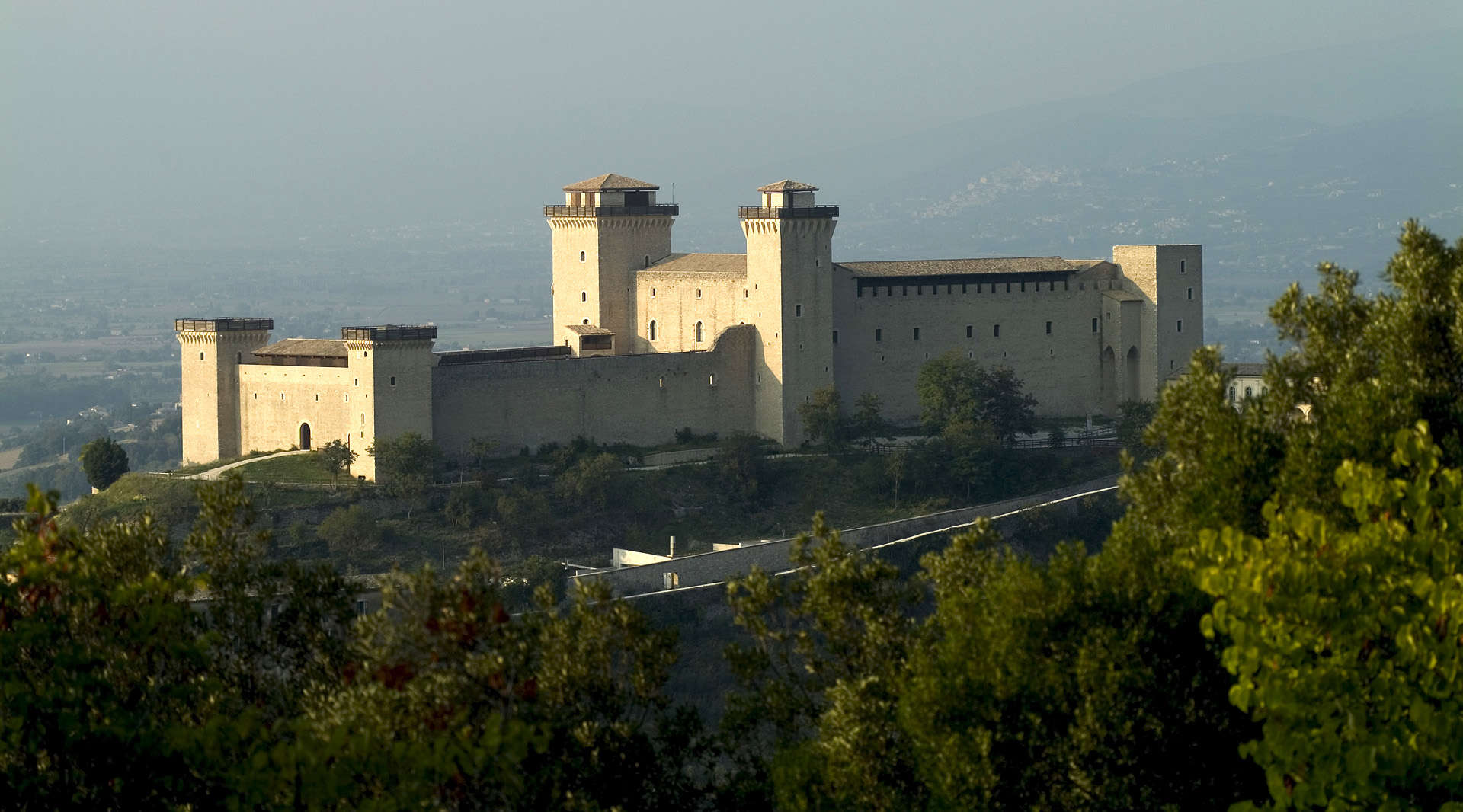 Spoleto, for the first time the Albornoz Fortress opens its towers to ...