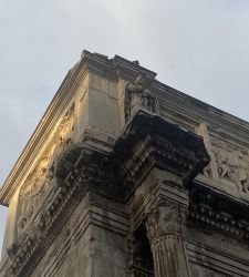 Rome, l'arc de Constantin a été endommagé par la foudre