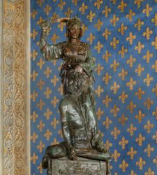 Florencia, restauración del grupo de bronce de Judith y Holofernes de Donatello en el Palazzo Vecchio 