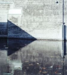 Das MAXXI in Rom zeigt die bisher größte Ausstellung über Guido Guidi, den Meister der fotografischen Landschaft