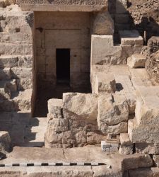 Ägypten, monumentaler Eingang eines antiken ptolemäischen Tempels entdeckt