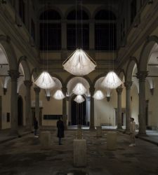 A Palazzo Strozzi la raffinata danza dei fiori meccanici di DRIFT: ecco l'opera Shy Society