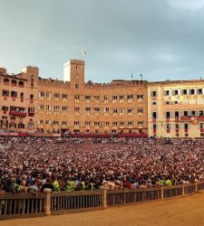 Quand le Palio de Sienne est une œuvre d'art. Les artistes qui ont peint la bannière 