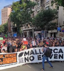 Baleares, el turismo provoca una avalancha de problemas. Protestas de los residentes y medidas draconianas