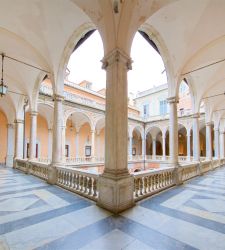 Genua, die historische Loggia des Palazzo Doria-Tursi, ein bedeutendes Beispiel der Renaissance-Architektur, wird restauriert