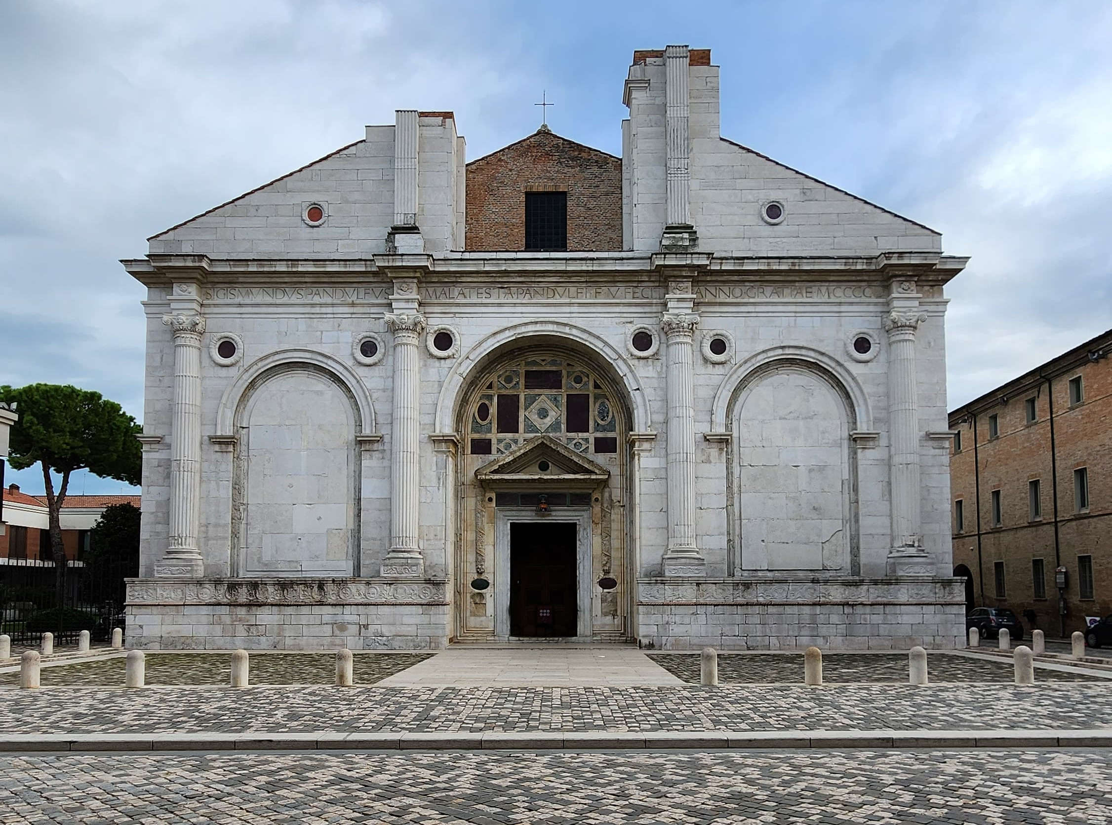 Der Malatesta-Tempel in Rimini, Fassade