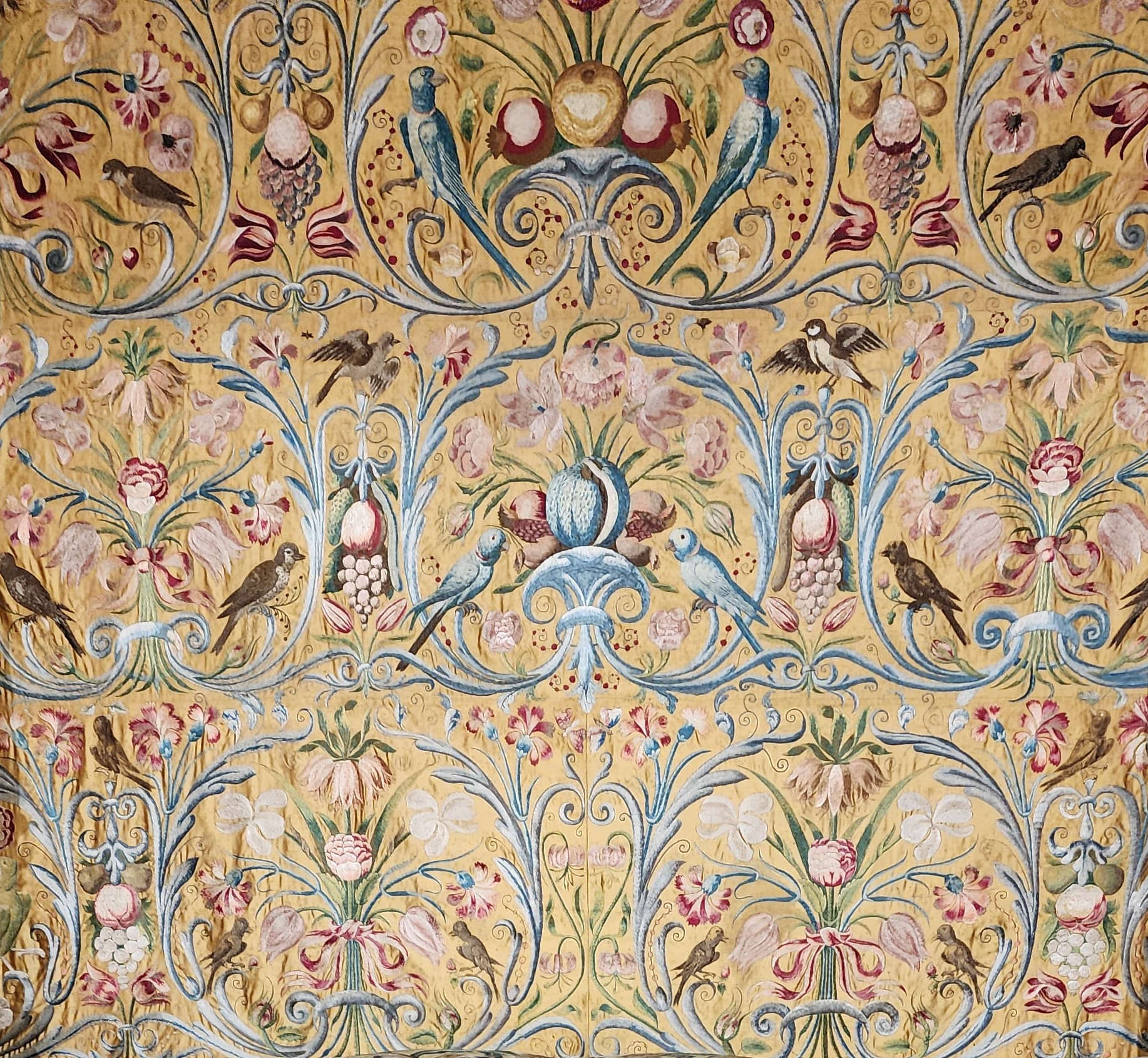 The bed fabrics in the alcove