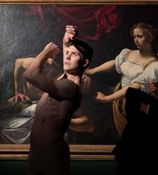 Palazzo Barberini, Roberto Bolle danza tra i dipinti di Caravaggio alla mostra (video)