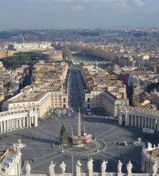 Turismo e Giubileo: a Roma non pi&ugrave; poveri pellegrini, ma fedeli propensi alla spesa